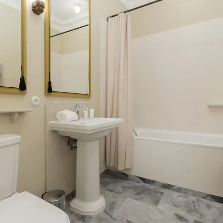 شقة The Marien 1899 Timeless Elegance In The Heart Of Wrzeszcz By Renters غدانسك